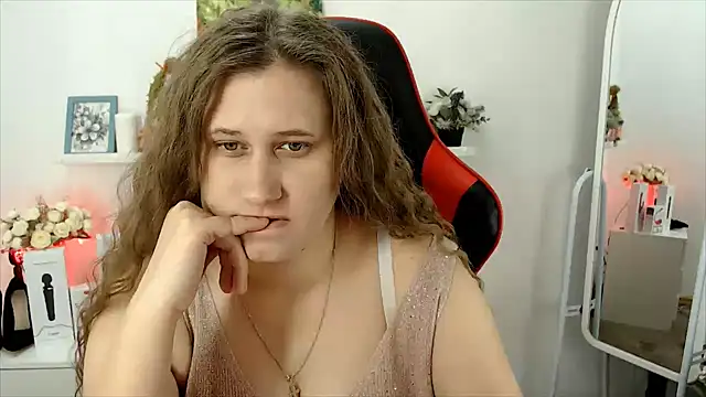 Snapshot of Lucky_Lana chatting on September 25, 2:32 am Lucky Lana online show from September 25, 2:32 am