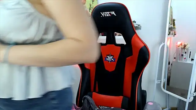 Lucky Lana online show from March 13, 3:52 am