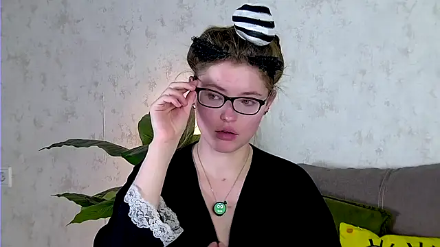 AshleyD  online show from October 18, 3:20 am