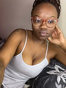 YummyMelanin117 online show from January 17, 5:04 am