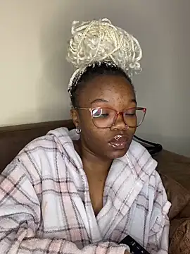 YummyMelanin117 online show from April 16, 2:34 am