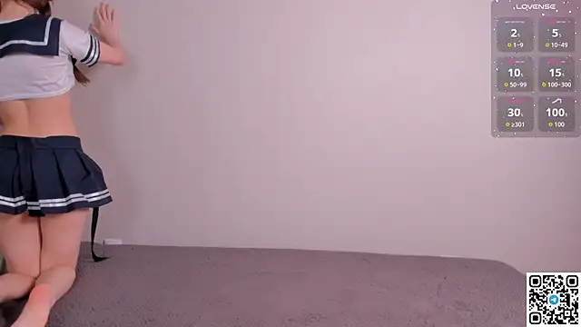 emmelieflorence online show from November 12, 7:01 pm