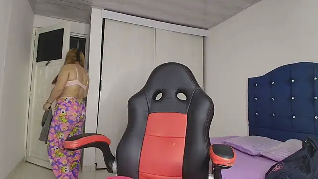 lovehotpink online show from October 18, 3:53 am