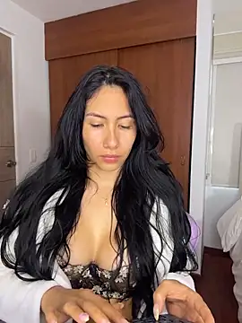 ArianaReynoldss online show from April 3, 2:15 pm