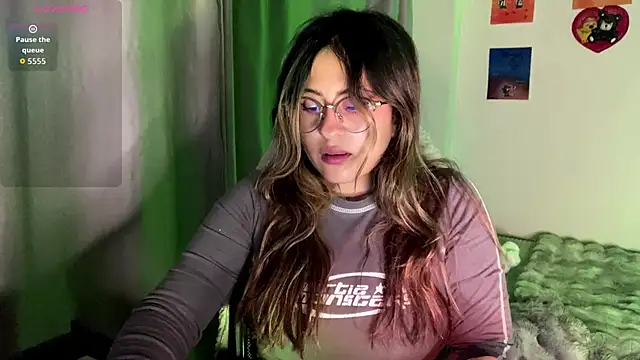 Snapshot of emma__bell_ chatting on September 8, 11:26 pm emma bell online show from September 8, 11:26 pm