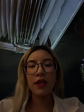 Pretty roxxyy online show from February 11, 1:09 am