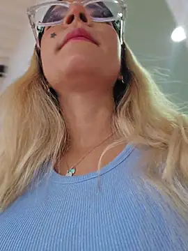 Pretty roxxyy online show from June 25, 11:23 am