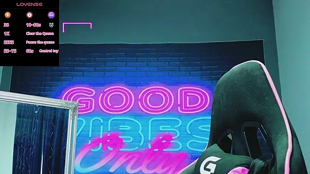 AlessiaCroft online show from March 18, 5:12 am