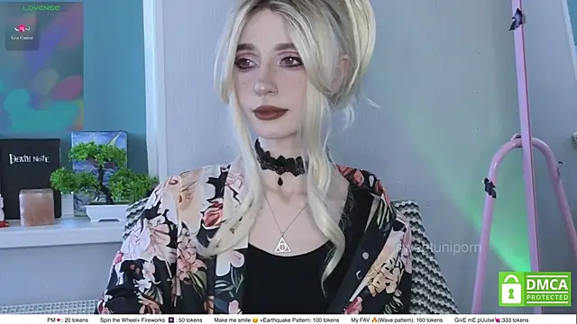 sweetuniporn online show from July 18, 9:23 am