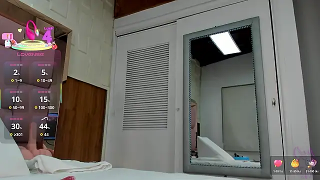 sophiaarenas online show from February 24, 12:48 pm