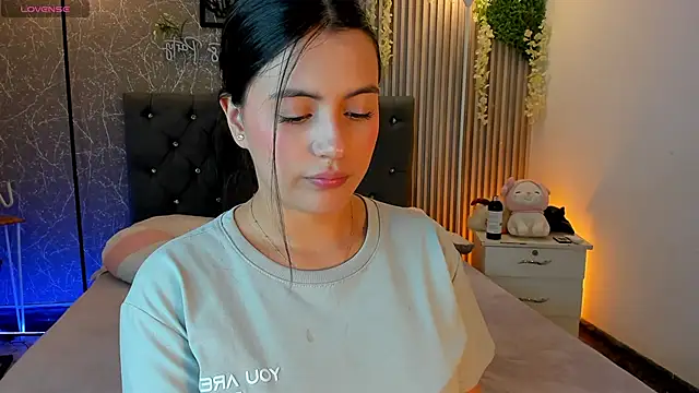 mialeia01 online show from February 5, 7:39 pm