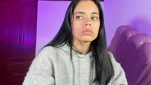 Snapshot of BellaSun_ chatting on October 3, 5:12 am BellaSun online show from October 3, 5:12 am