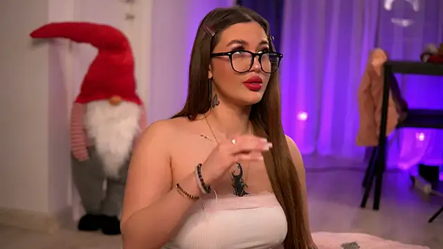 AryaDeluna online show from December 18, 7:40 pm