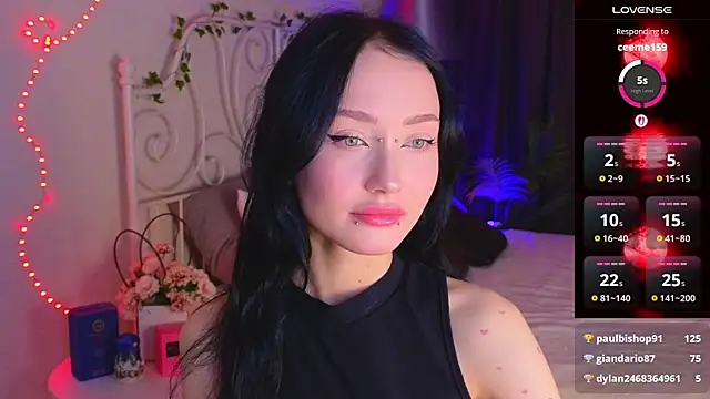 Snapshot of _holly_berry_ chatting on September 28, 2:07 am holly berry online show from September 28, 2:07 am