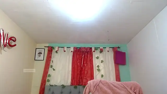 Snapshot of vale_miel chatting on September 23, 6:06 pm vale miel online show from September 23, 6:06 pm