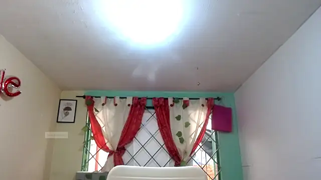 Snapshot of vale_miel chatting on September 27, 6:26 pm vale miel online show from September 27, 6:26 pm