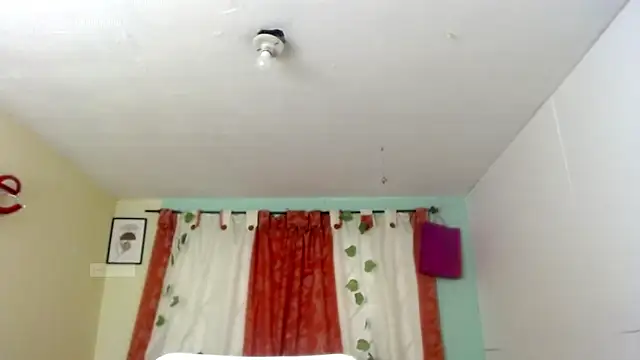 Snapshot of vale_miel chatting on September 16, 6:27 pm vale miel online show from September 16, 6:27 pm