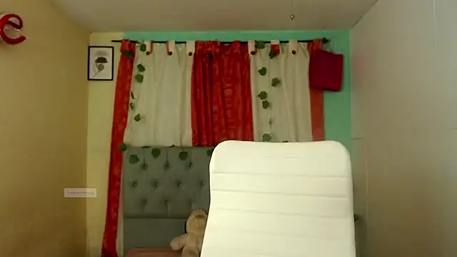 Snapshot of vale_miel chatting on September 13, 12:07 am vale miel online show from September 13, 12:07 am