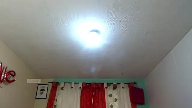 Snapshot of vale_miel chatting on September 22, 3:21 pm vale miel online show from September 22, 3:21 pm