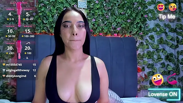 Snapshot of evelin_33 chatting on October 6, 2:17 am evelin 33 online show from October 6, 2:17 am