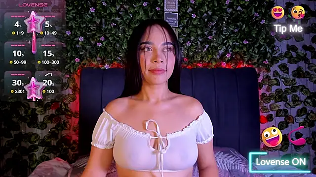 Snapshot of evelin_33 chatting on October 1, 8:14 pm evelin 33 online show from October 1, 8:14 pm