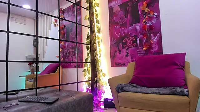 floraginette online show from November 25, 6:20 pm