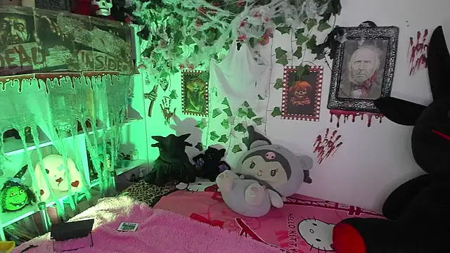 sarahminage  online show from October 19, 5:15 pm