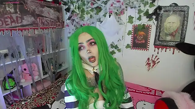 sarahminage  online show from October 30, 5:14 pm