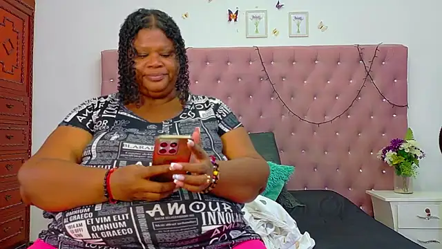 Snapshot of Exoticbigmandy chatting on October 7, 8:57 pm Exoticbigmandy online show from October 7, 8:57 pm