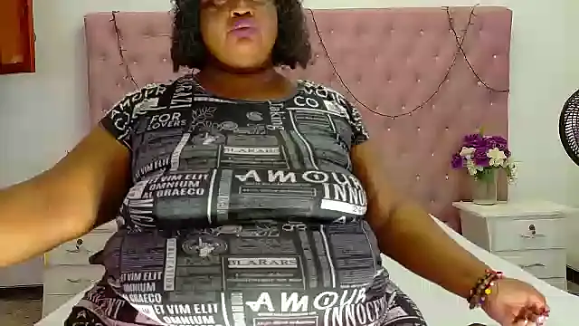 Snapshot of Exoticbigmandy chatting on October 1, 9:53 pm Exoticbigmandy online show from October 1, 9:53 pm