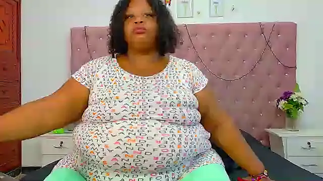 Snapshot of Exoticbigmandy chatting on October 4, 11:42 pm Exoticbigmandy online show from October 4, 11:42 pm
