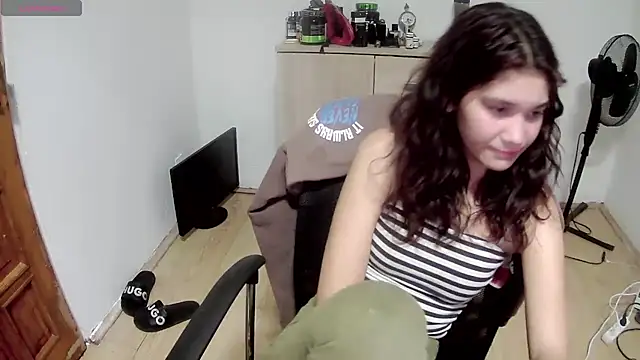 Snapshot of MalloryMyers chatting on October 9, 5:50 pm MalloryMyers online show from October 9, 5:50 pm