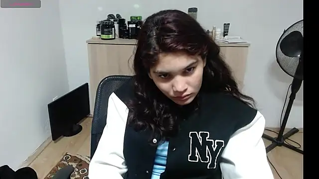 Snapshot of MalloryMyers chatting on October 12, 8:33 pm MalloryMyers online show from October 12, 8:33 pm