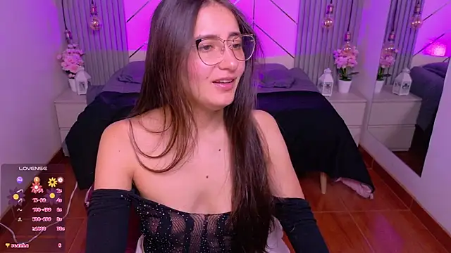 alesiamoore online show from June 10, 3:33 pm