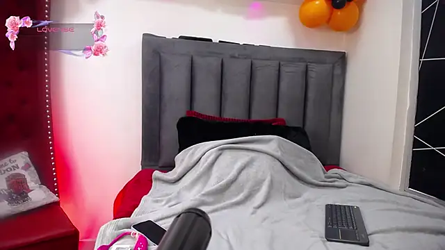 EmmaJhomson online show from October 14, 8:22 pm