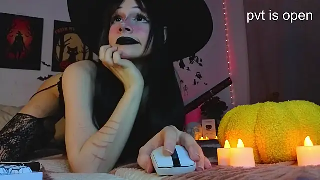 your little eva online show from October 31, 11:31 pm