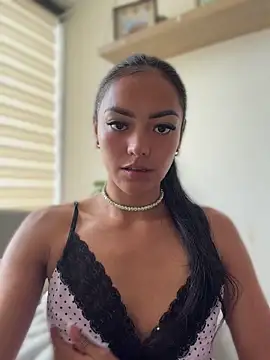 im-isabella online show from May 29, 3:10 pm