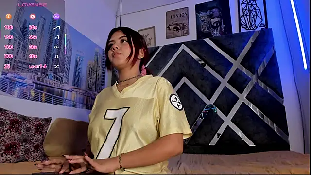 lizzylizzy4 online show from October 15, 3:42 am