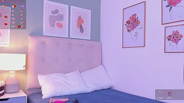 Evaa Lunna  online show from September 10, 8:31 pm