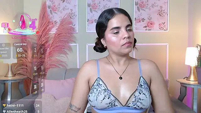 Snapshot of pervy_nikole chatting on October 6, 2:17 am pervy nikole online show from October 6, 2:17 am