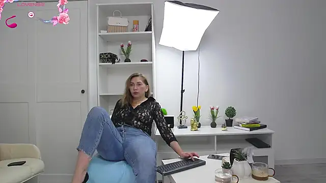 Snapshot of Anna_glamlovely chatting on October 19, 4:58 am Anna glamlovely online show from October 19, 4:58 am