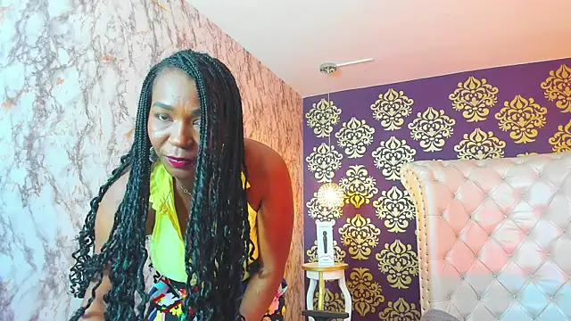 Snapshot of Tyra_Fox chatting on September 24, 3:05 am Tyra Fox online show from September 24, 3:05 am
