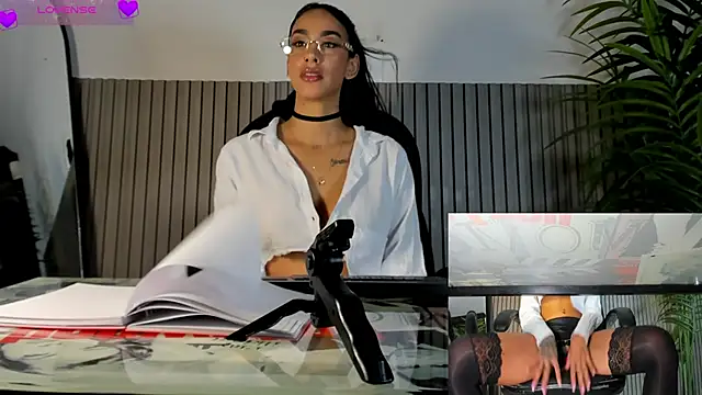 ZOETTAYLOR online show from May 15, 8:22 pm