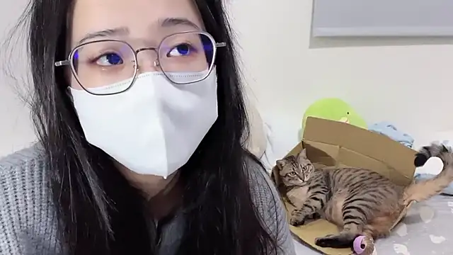 LHeart online show from October 23, 2:45 pm