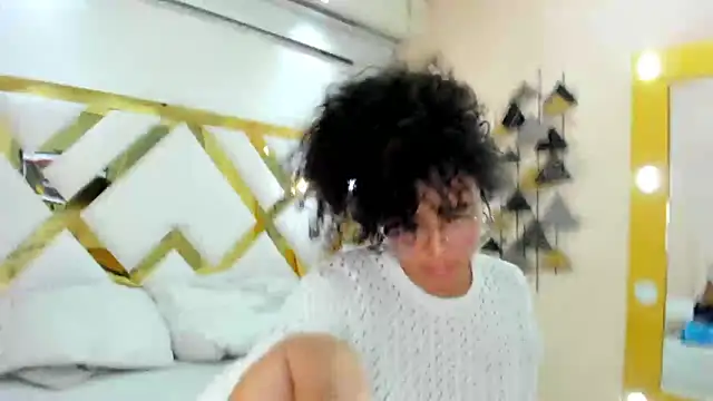 Snapshot of Sweet_Lucyy chatting on October 18, 4:04 am Sweet Lucyy online show from October 18, 4:04 am