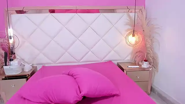 Lucianaa Collins online show from November 1, 1:15 pm