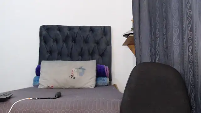 Snapshot of Busty-Caramel chatting on September 11, 4:57 am Busty-Caramel online show from September 11, 4:57 am