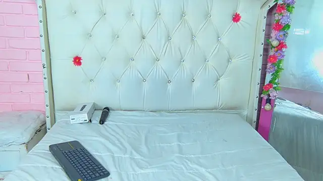 Snapshot of Vanessa_frost chatting on October 13, 11:13 am Vanessa frost online show from October 13, 11:13 am