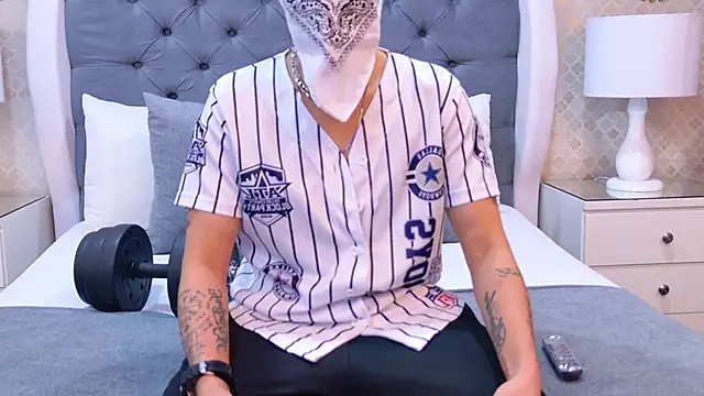 ZoeKrug online show from November 7, 12:44 pm