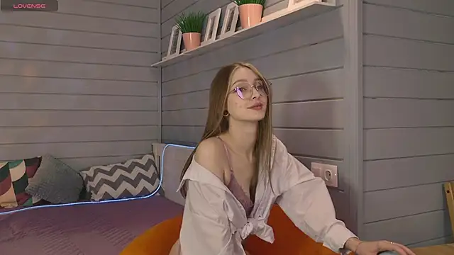 Snapshot of Vikki_wyye chatting on October 9, 5:33 am Vikki wyye online show from October 9, 5:33 am
